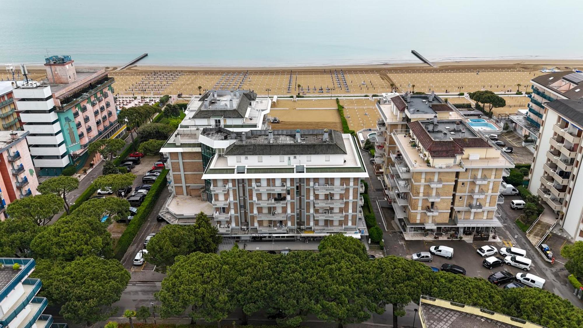 Jesolo Beach! Fronte Mare - Piscina Park E Posto Spiaggia Inclusi Extérieur photo